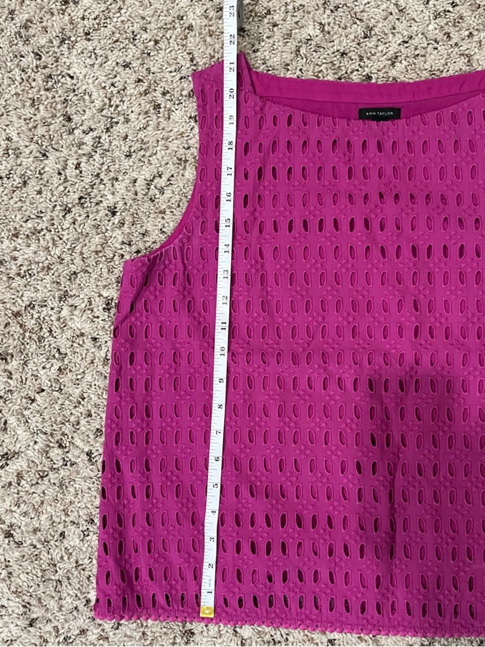 Ann Taylor Women’s Sleeveless Eyelet Trim Top Magenta Size M Petite - Picture 3 of 8